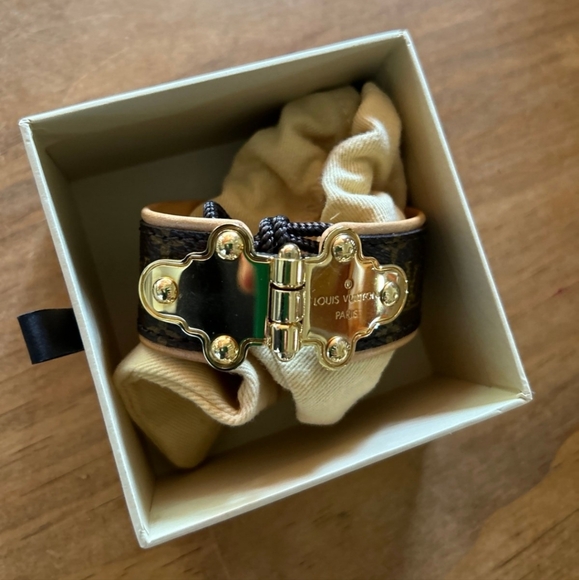Louis Vuitton Two-Toned Leather Monogram Bracelet 🥰 - Picture 2 of 7